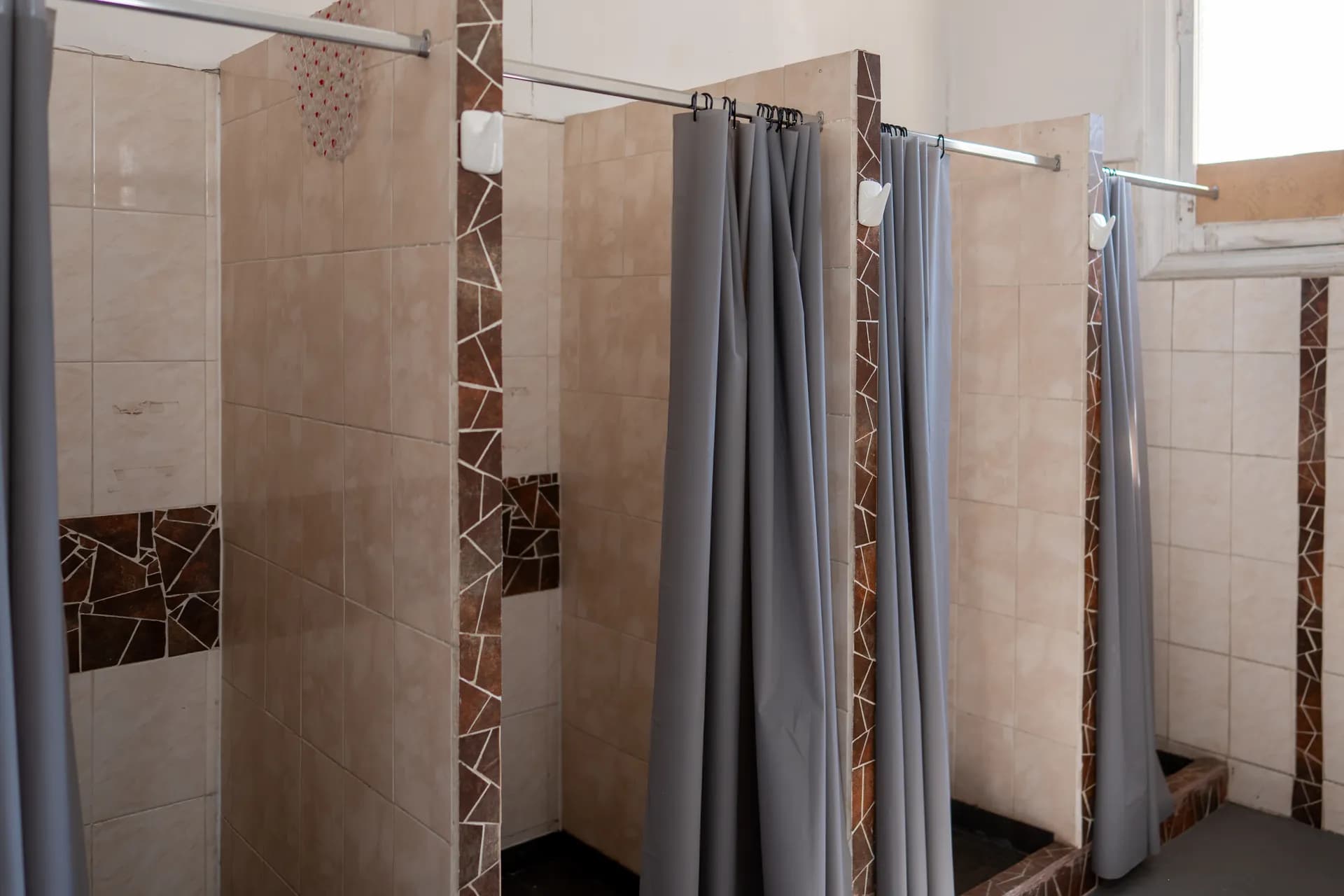 Banos at Happy Hostel Santiago — photo 6