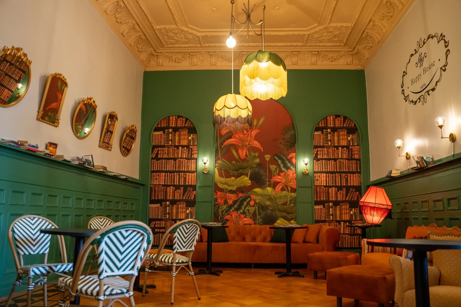 Areas Comunes at Happy Hostel Santiago — photo 4