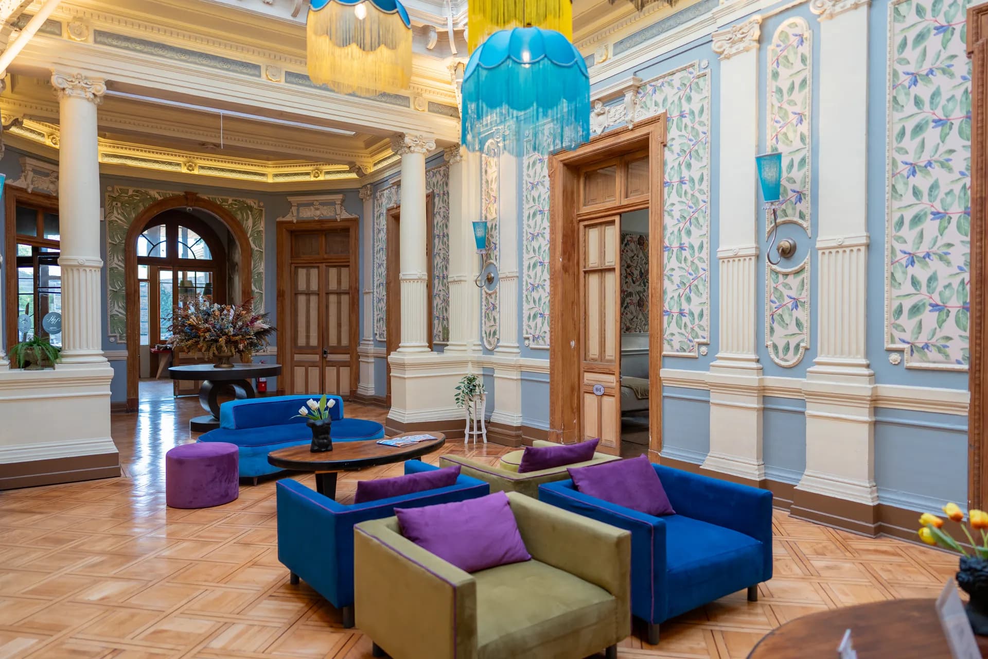 Gran Hall at Happy Hostel Santiago — photo 12