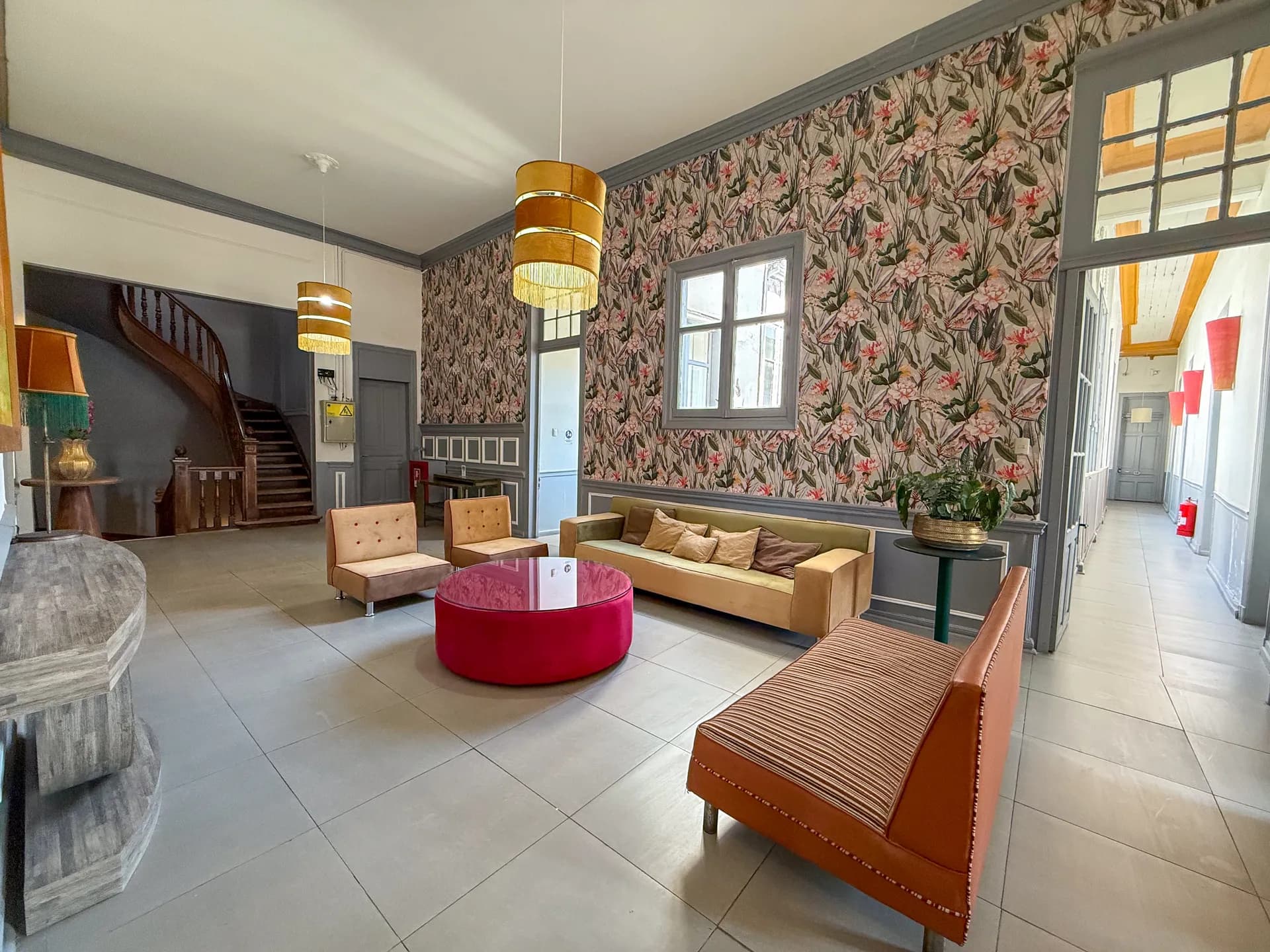 Gran Hall at Happy Hostel Santiago — photo 13