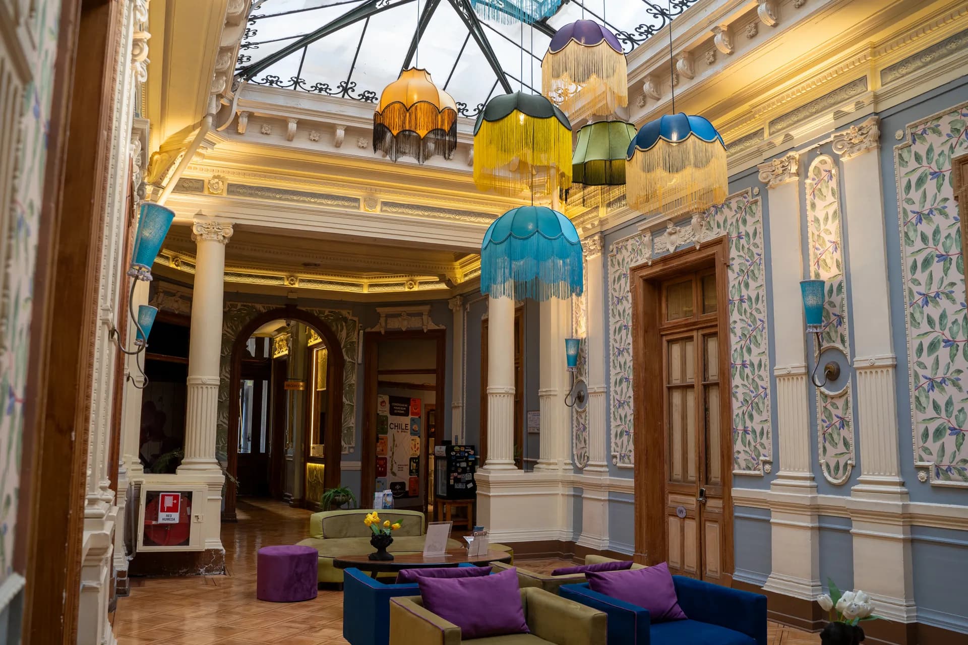 Gran Hall at Happy Hostel Santiago — photo 2