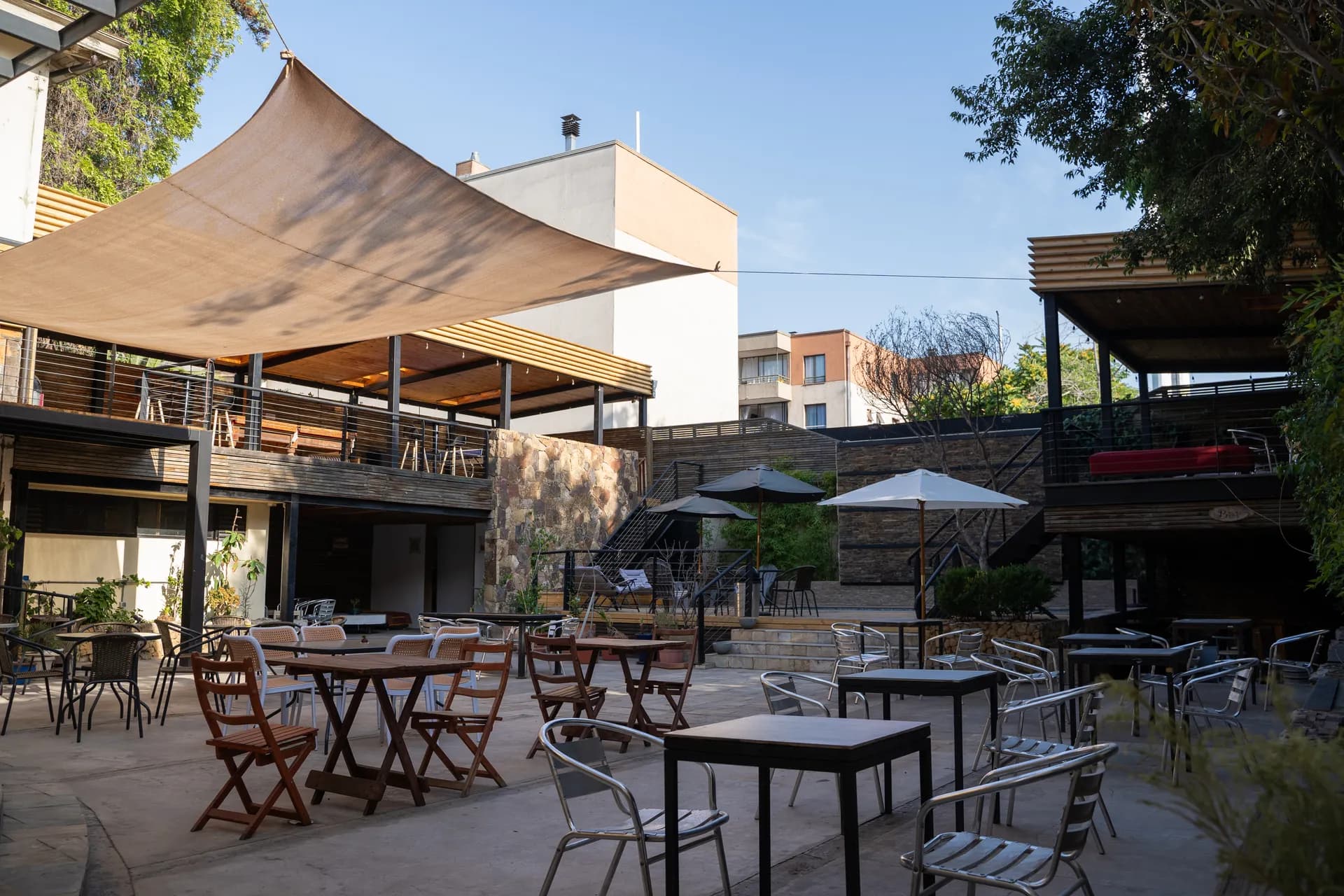 Jardin y Patio at Happy Hostel Santiago — photo 17