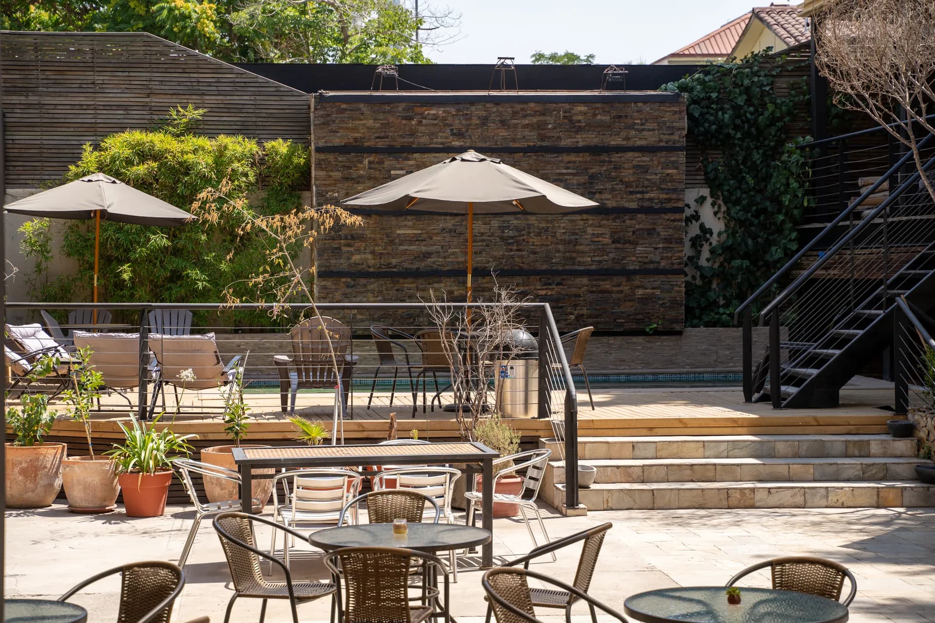 Jardin y Patio at Happy Hostel Santiago — photo 33