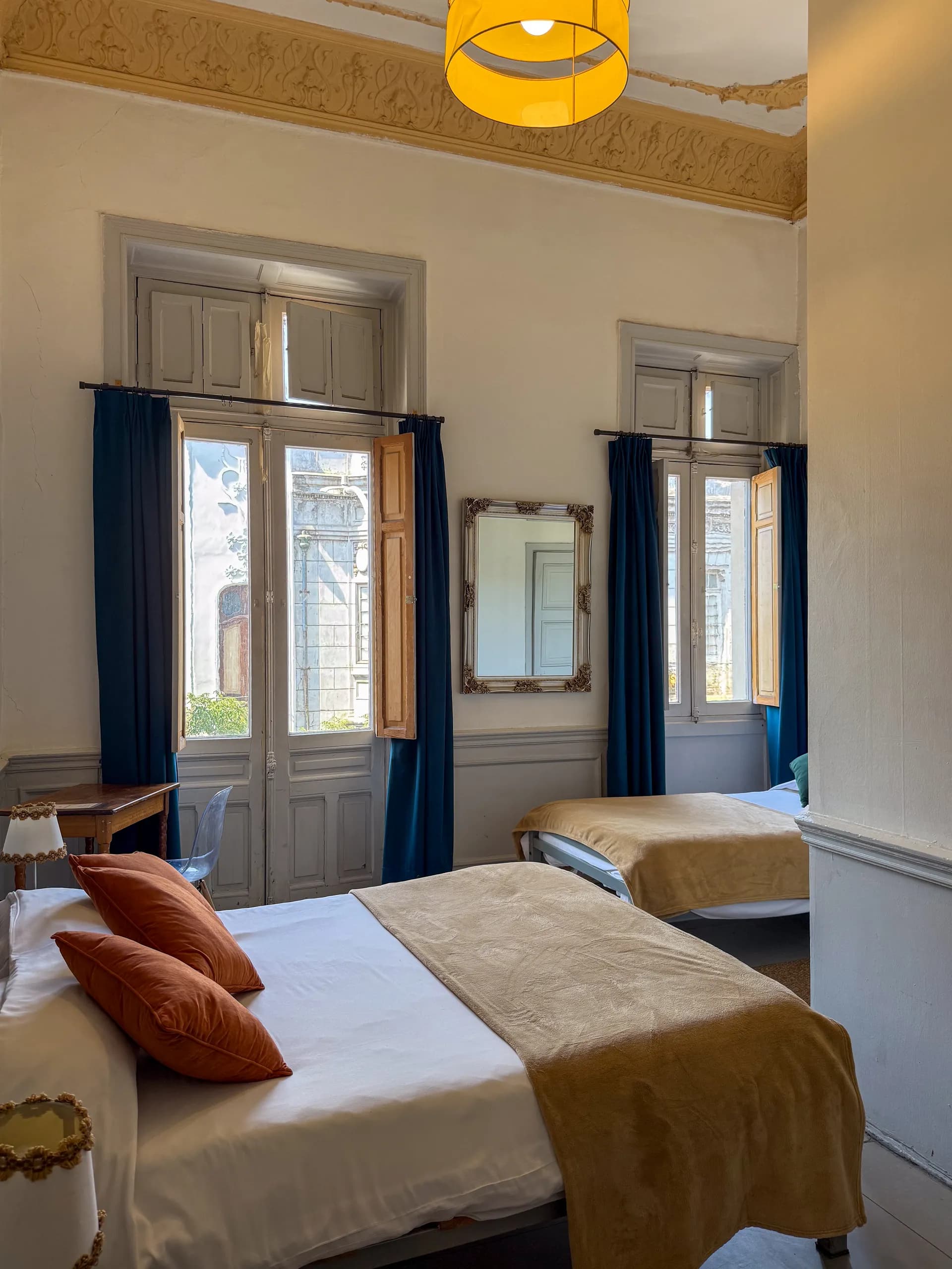 Habitacion Triple Estandar at Happy Hostel Santiago — foto 1 de 4